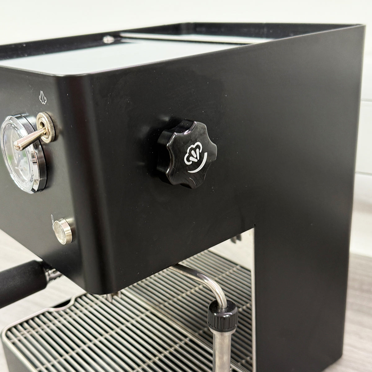 GRADED PRODUCT LA PAVONI CASABAR BLACK (NEW MODEL)