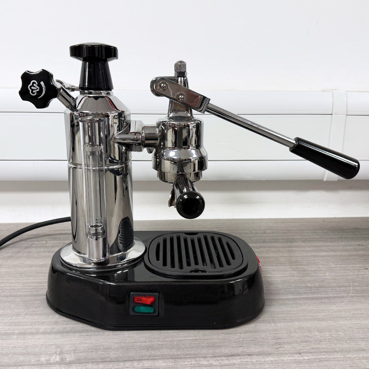 La Pavoni Europiccola (Chrombasis, schwarze Griffe) 220 V – LPLELQ01UK 
