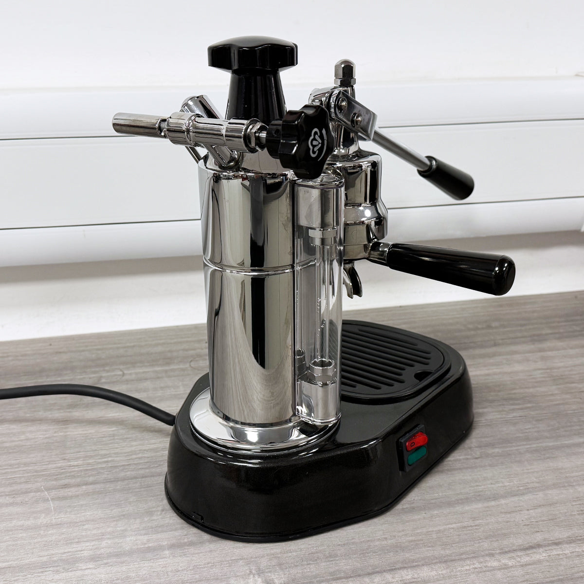 La Pavoni Europiccola (Chrombasis, schwarze Griffe) 220 V – LPLELQ01UK 
