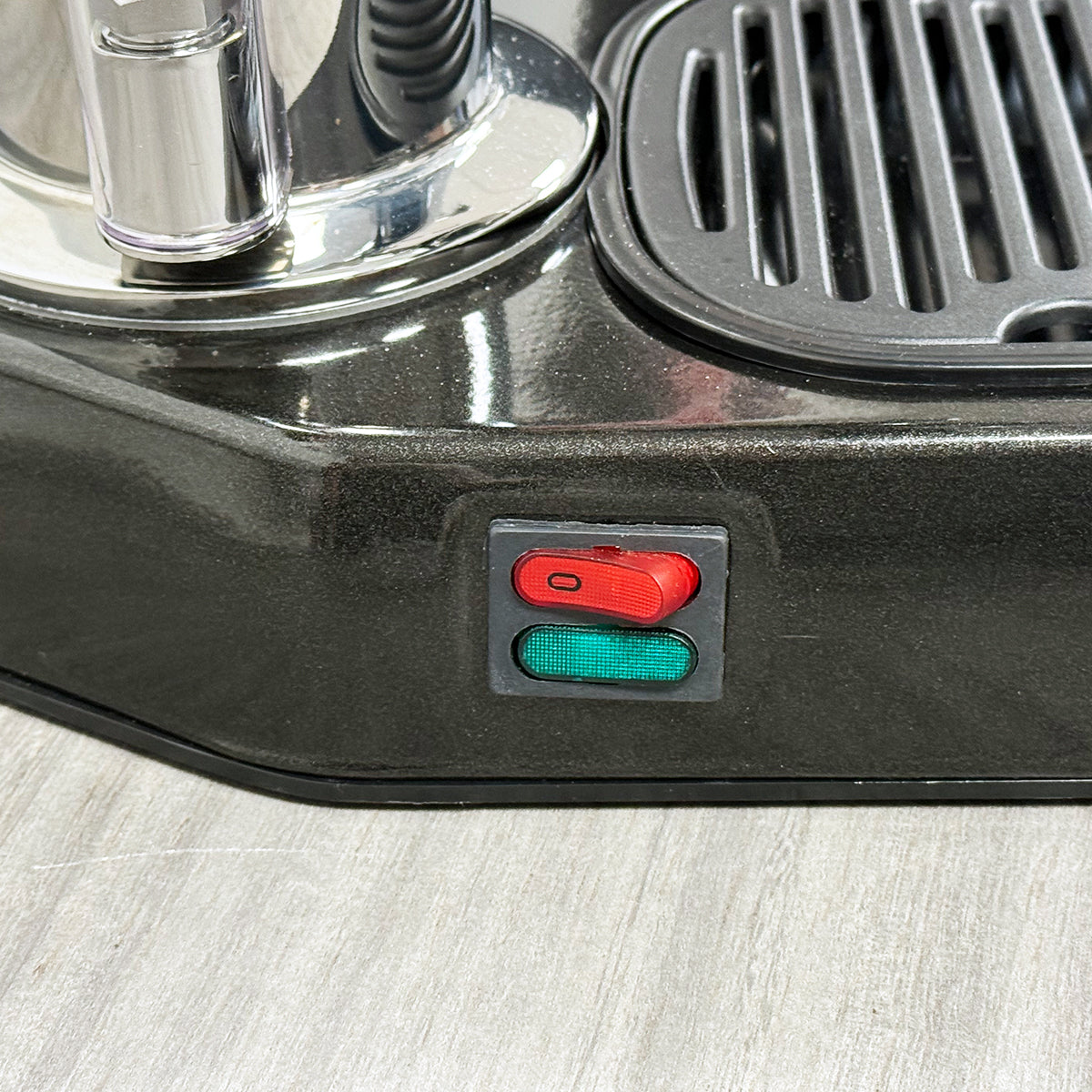 La Pavoni Europiccola (Chrombasis, schwarze Griffe) 220 V – LPLELQ01UK 